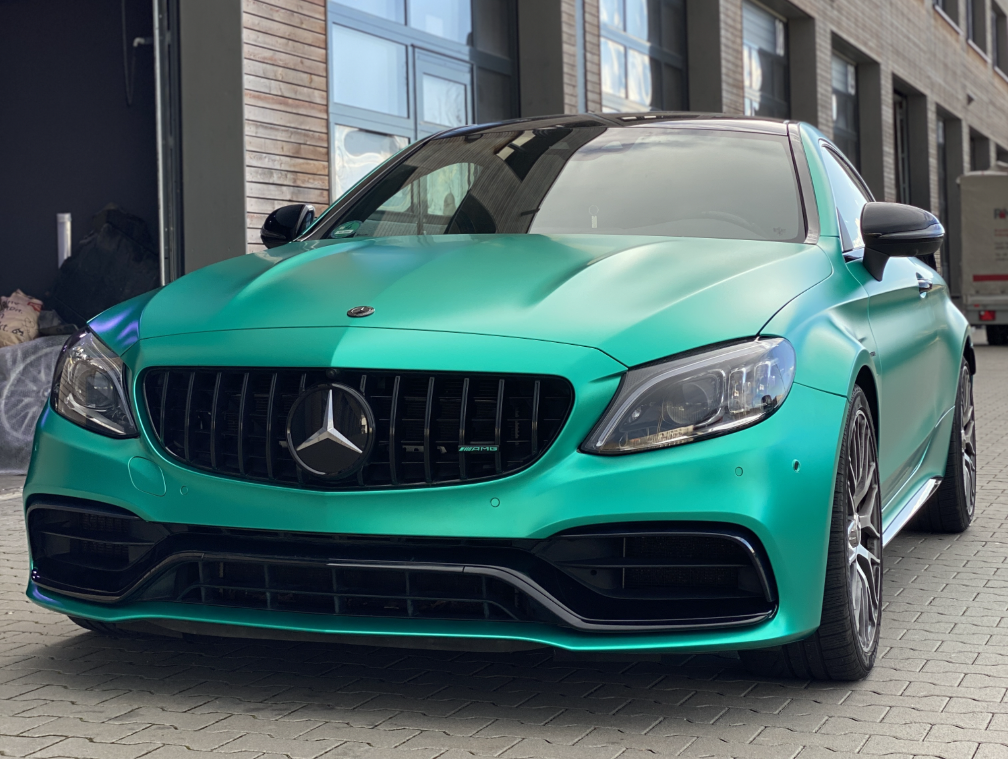 Folierter C63 in gruen.